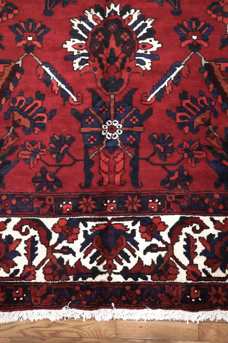 7′ x 10′ Red Fine Hand-Knotted Persian Bakhtiari Rug – Traditional Wool