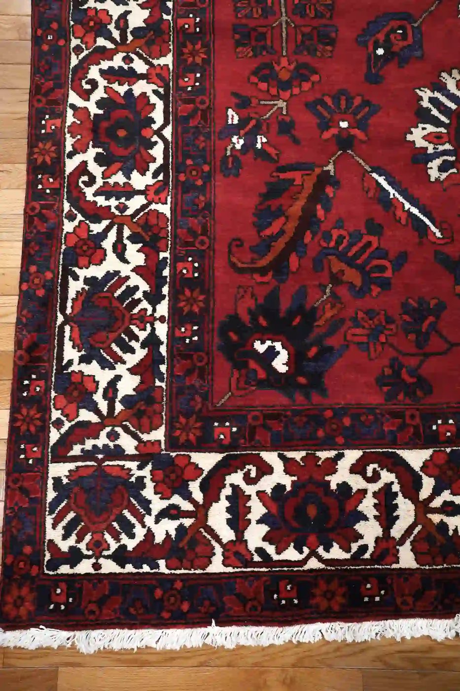 7′ x 10′ Red Fine Hand-Knotted Persian Bakhtiari Rug – Traditional Wool
