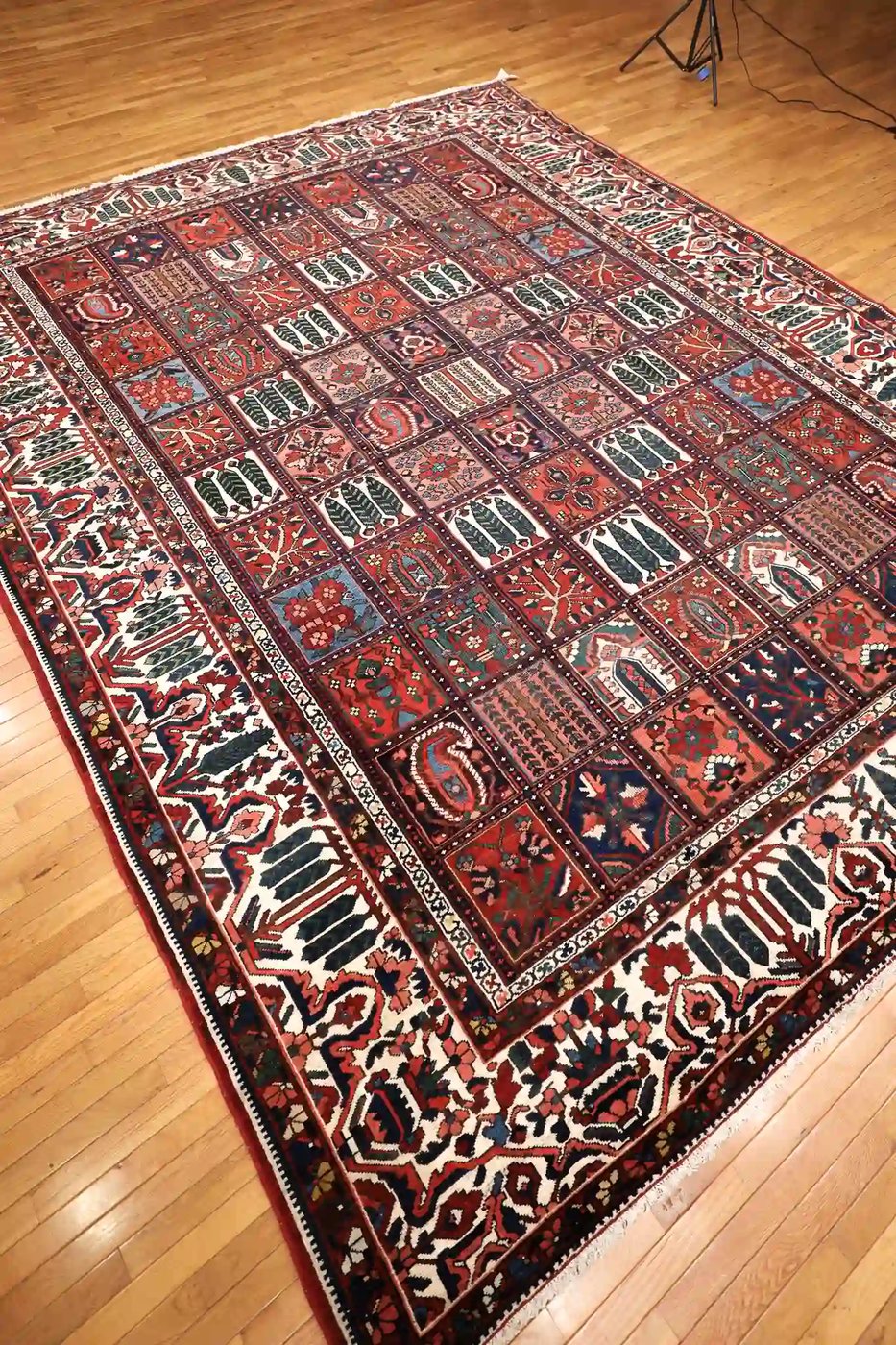 11′ x 14′ Multi-Color Fine Hand-Knotted Semi-Antique Persian Bakhtiari Rug – Traditional Wool