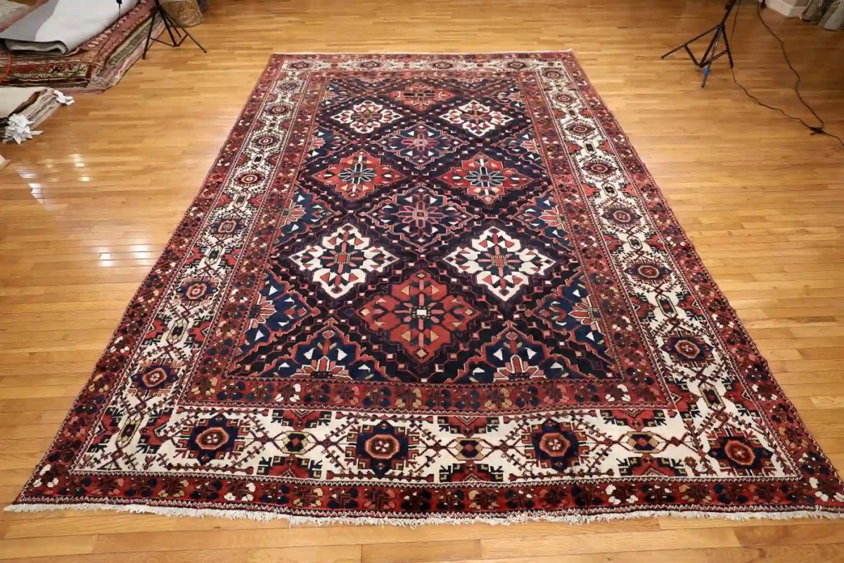 10′ x 13′ Red Fine Hand-Knotted Persian Bakhtiari Rug – Traditional Wool - 1 10′ x 13′ Red Fine Hand-Knotted Persian Bakhtiari Rug – Traditional Wool
