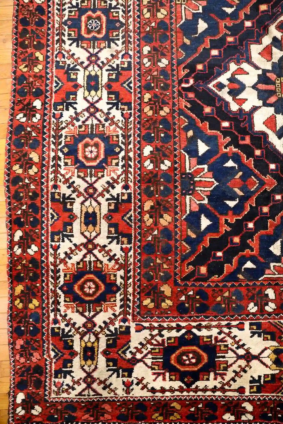 10′ x 13′ Red Fine Hand-Knotted Persian Bakhtiari Rug – Traditional Wool - 7 10′ x 13′ Red Fine Hand-Knotted Persian Bakhtiari Rug – Traditional Wool