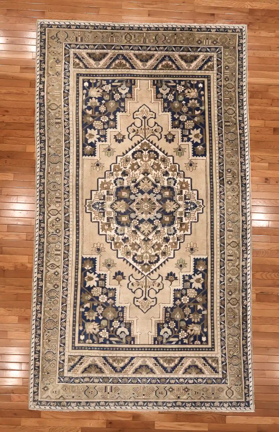 6′ x 10′ Beige Fine Hand-Knotted Turkish Anatolian Rug – Traditional Wool