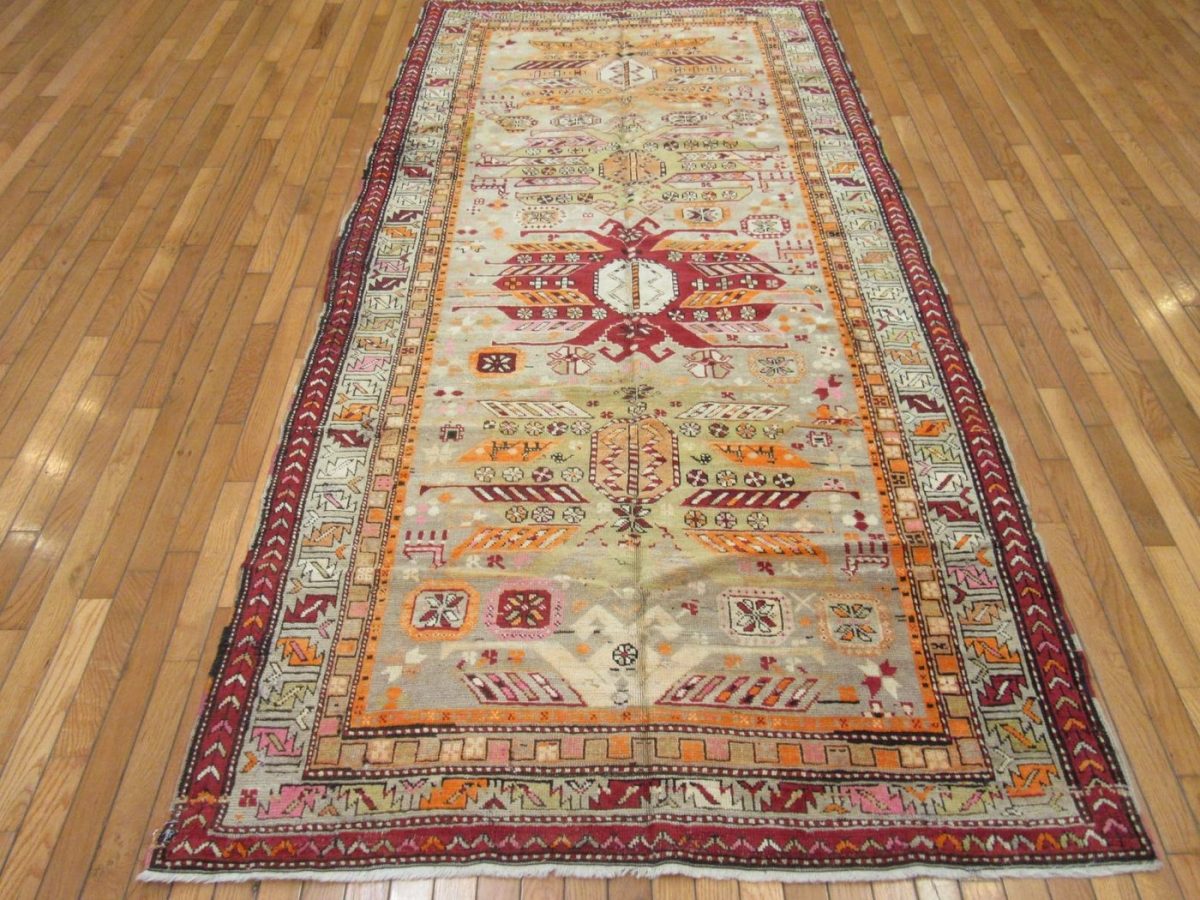 5′ x 9′ Caucasian Ivory Kazak Rug – Hand-Knotted Wool