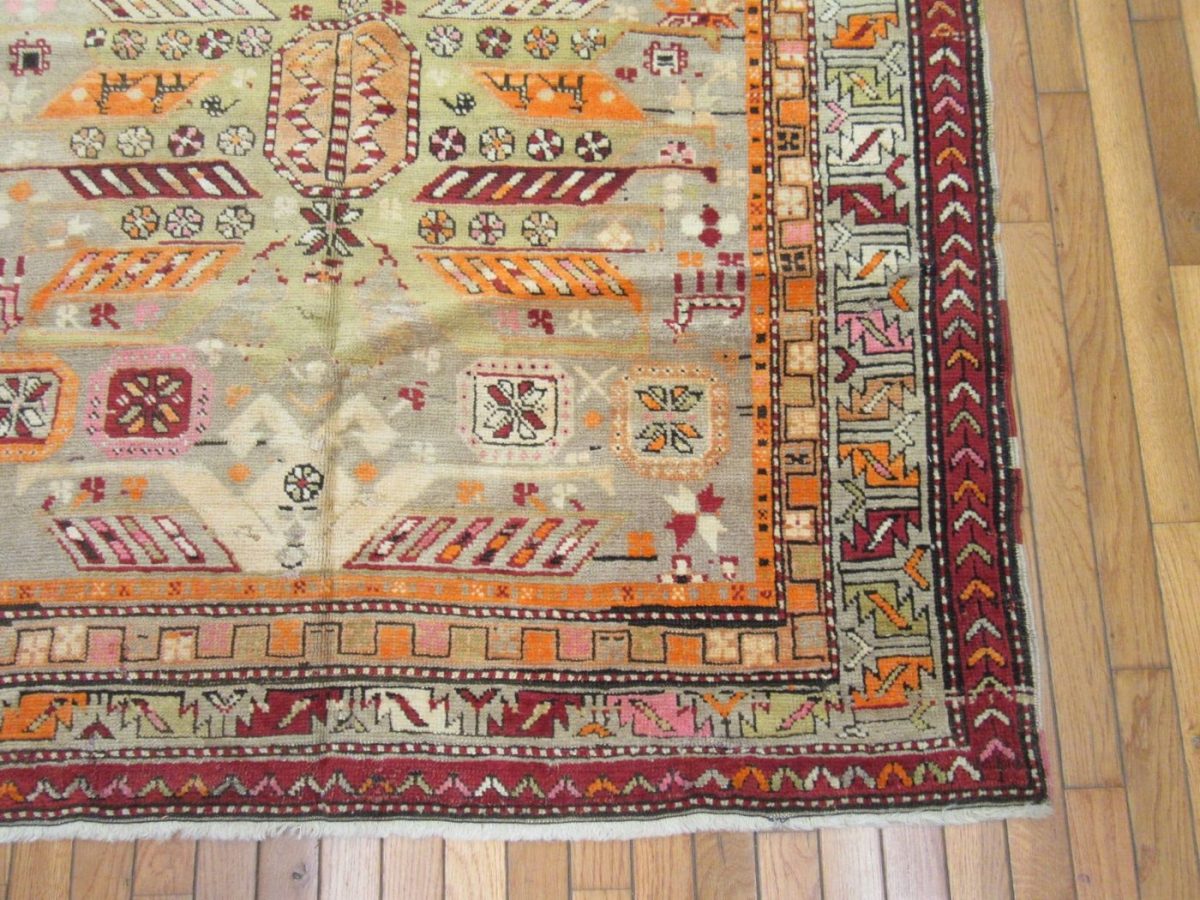 5′ x 9′ Caucasian Ivory Kazak Rug – Hand-Knotted Wool