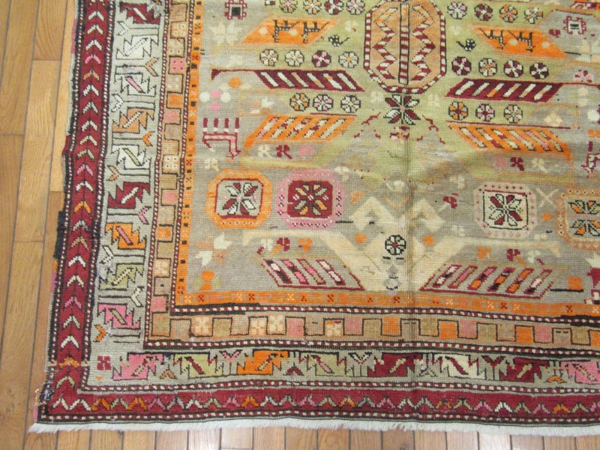 5′ x 9′ Caucasian Ivory Kazak Rug – Hand-Knotted Wool