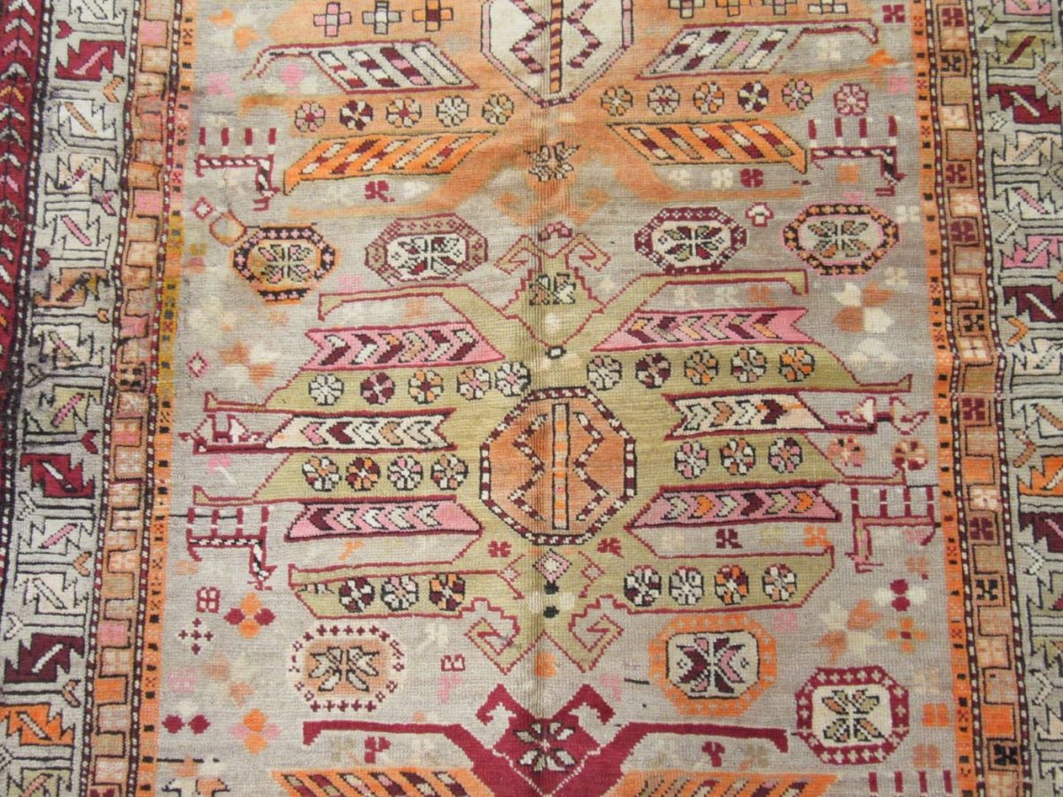 5′ x 9′ Caucasian Ivory Kazak Rug – Hand-Knotted Wool