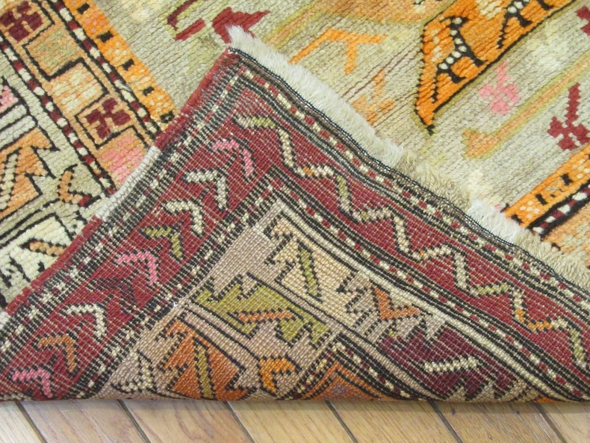 5′ x 9′ Caucasian Ivory Kazak Rug – Hand-Knotted Wool