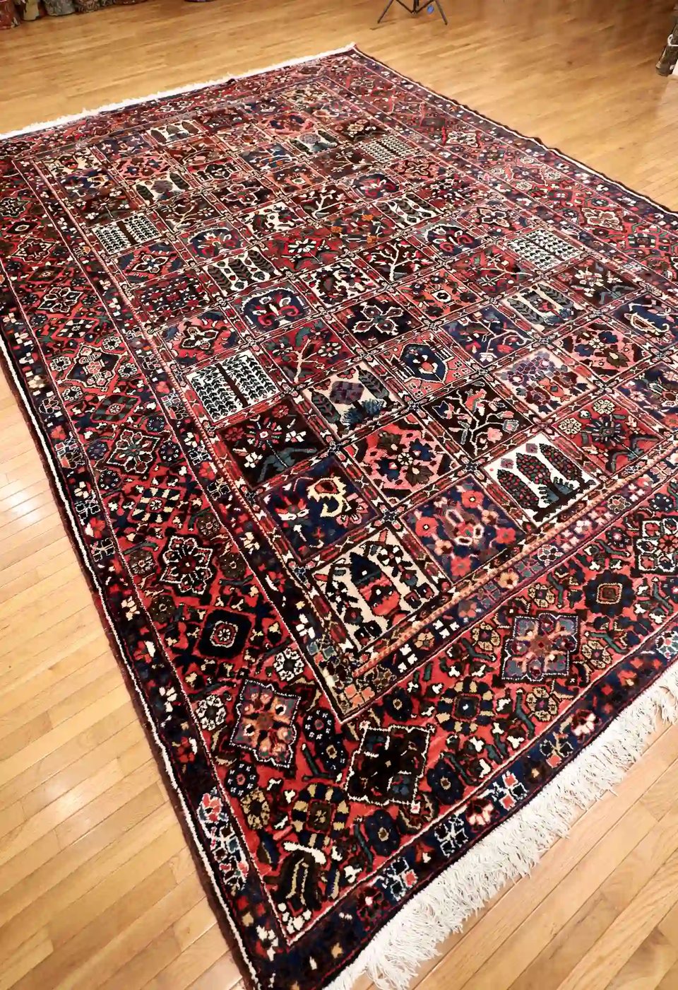 12′ x 16′ Red Fine Hand-Knotted Persian Bakhtiari Rug – Traditional Wool