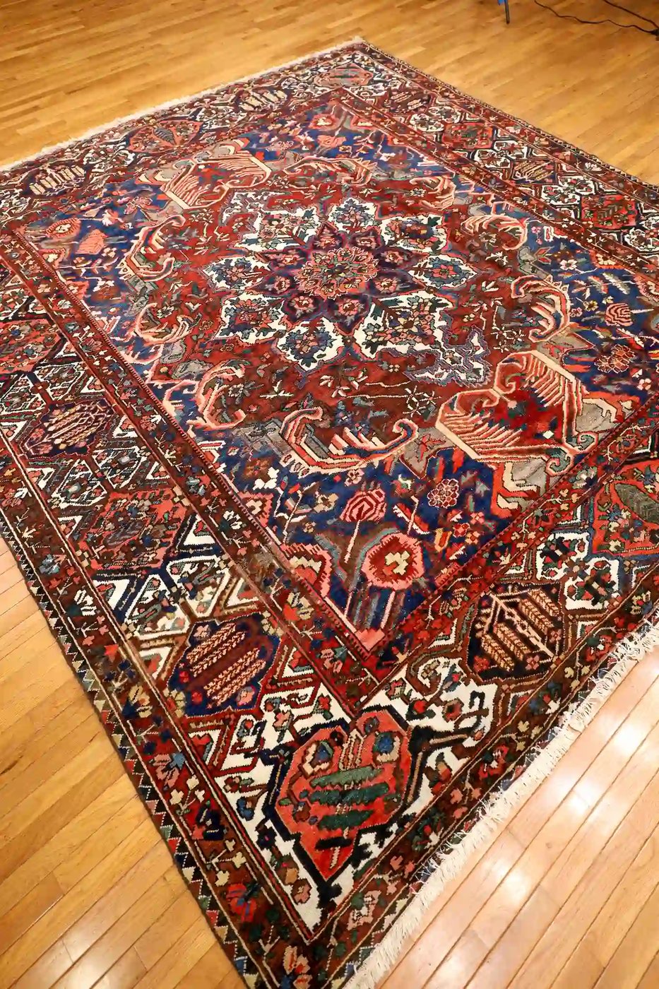 10′ x 11′ Red Fine Hand-Knotted Persian Bakhtiari – Traditional Wool