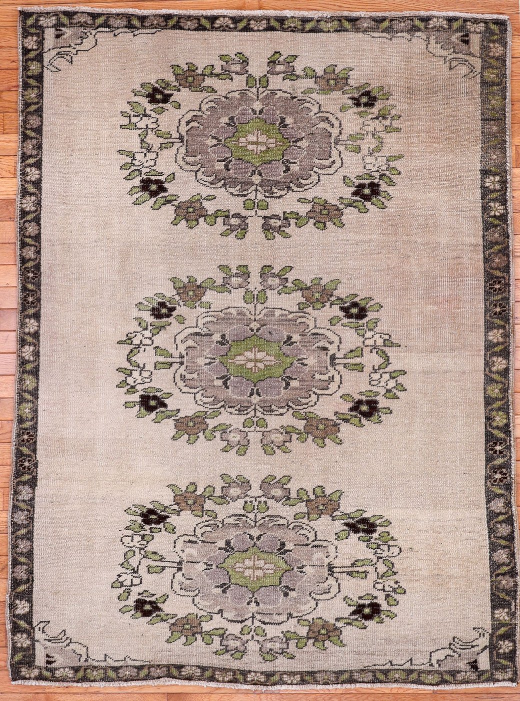 4′ x 6′ Oatmeal Fine Hand-Knotted Turkish Anatolian Rug – Traditional Wool