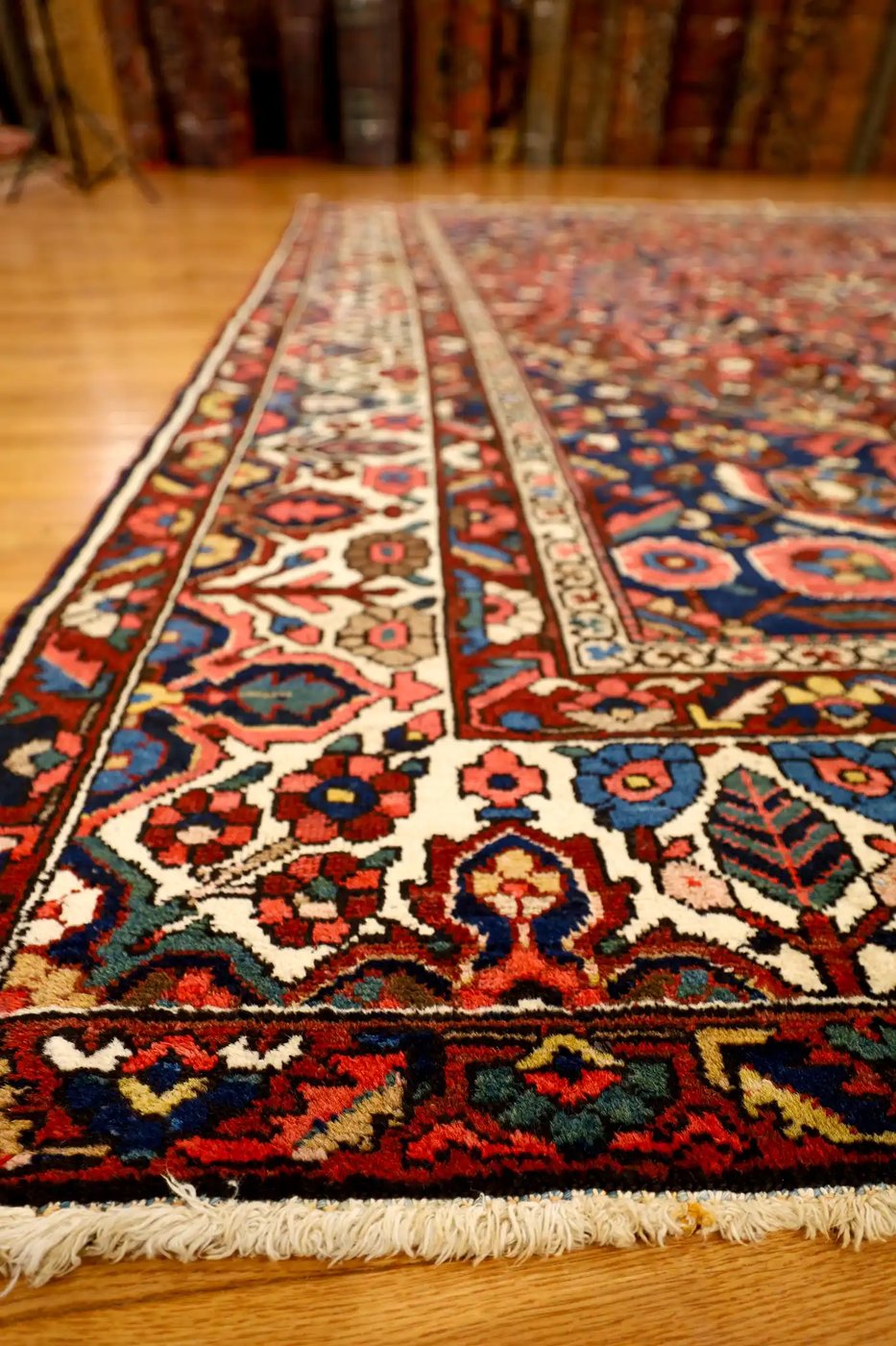 11′ x 14′ Red Fine Hand-Knotted Persian Bakhtiari – Traditional Wool