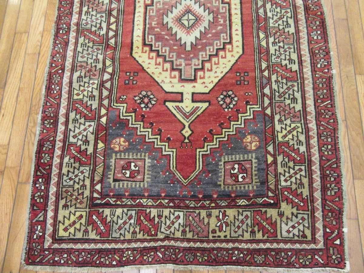 4′ x 10′ Turkish Rust Ivory Medallion Rug – Vintage Hand-Knotted Wool
