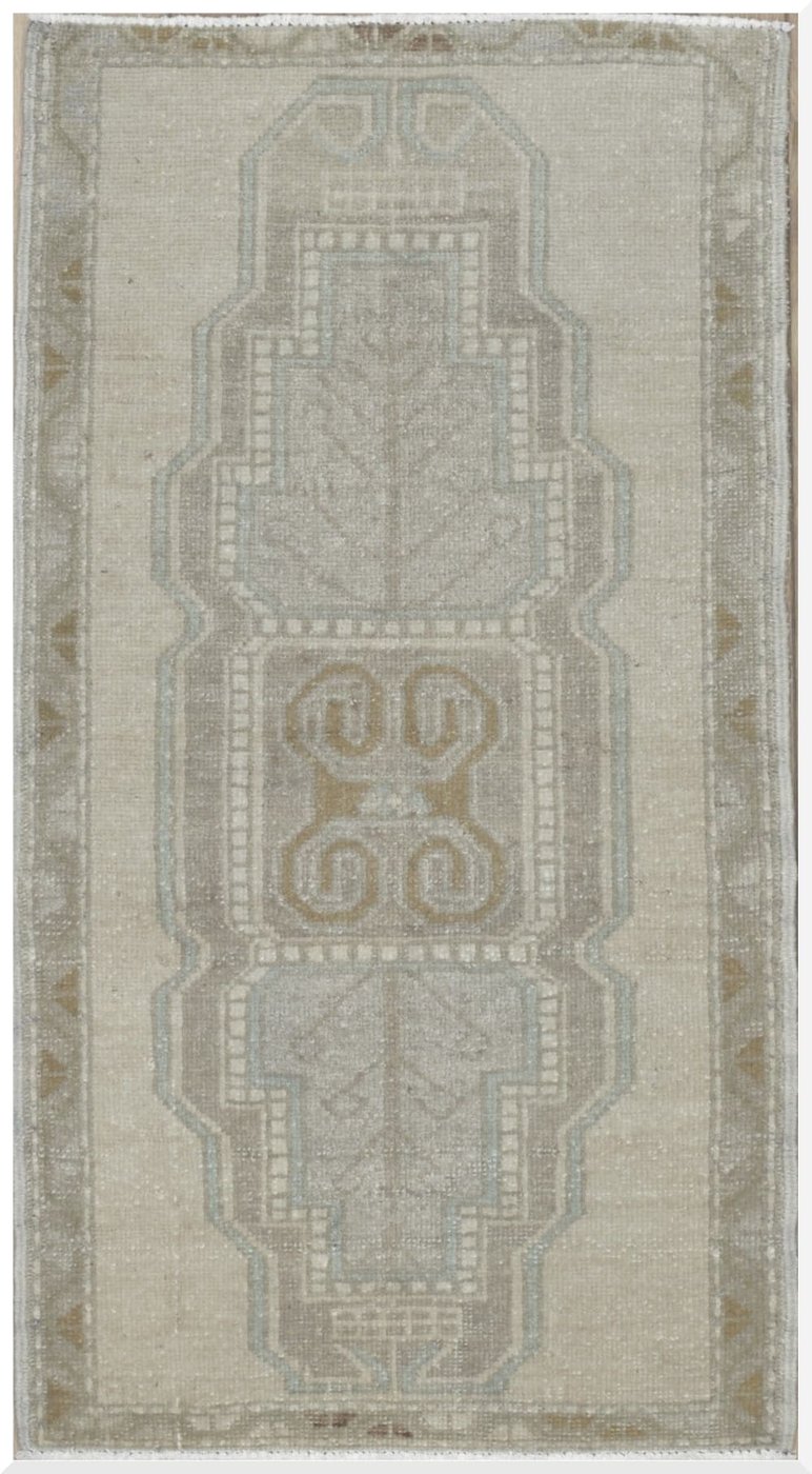 2′ x 3′ Persian Gray Beige Accent Rug Transitional Wool