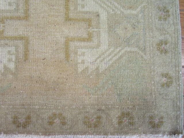 2′ x 3′ Beige Fine Hand-Knotted Turkish Vintage Rug – Transitional Wool