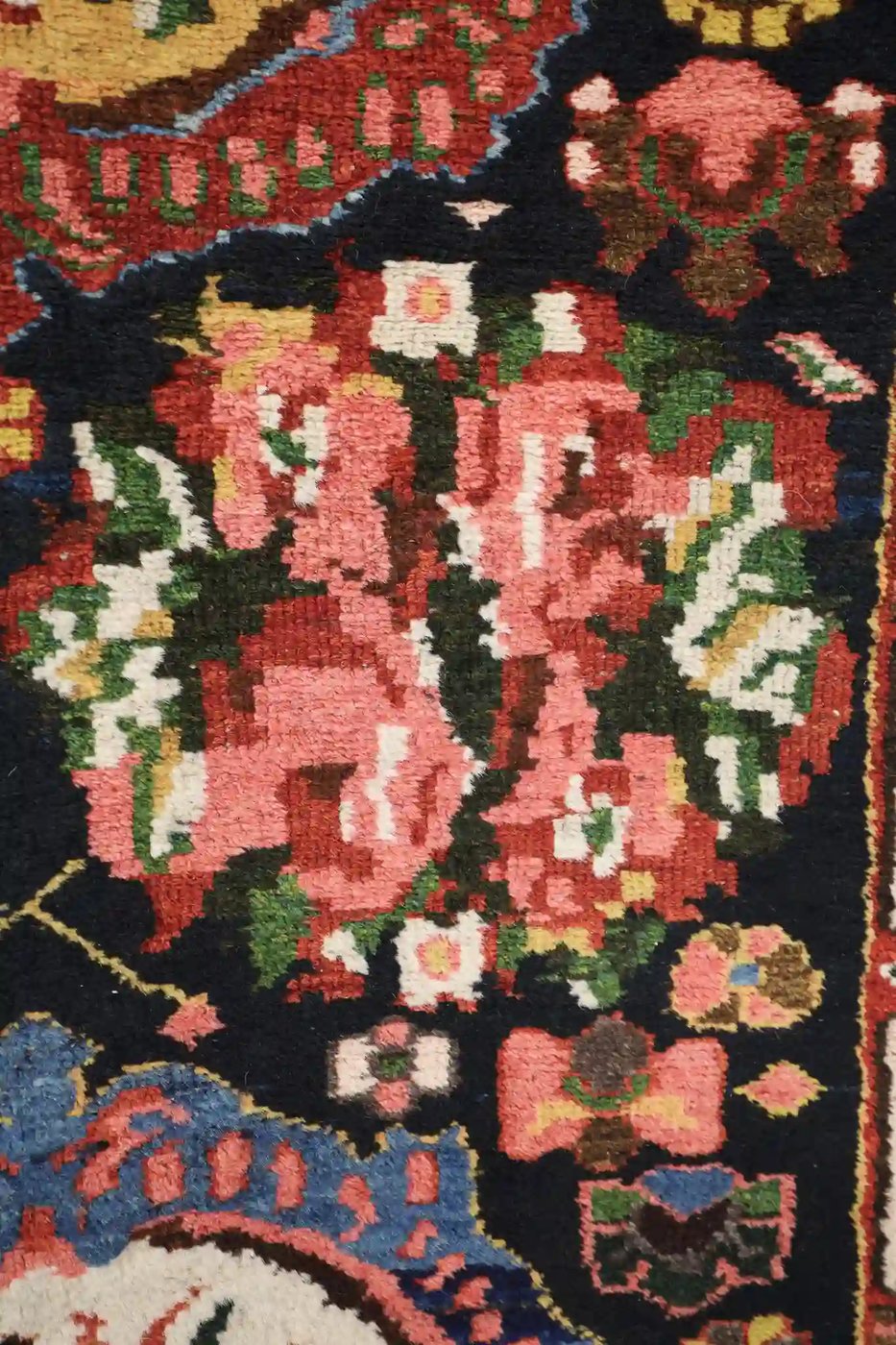 4′ x 14′ Red Fine Hand-Knotted Semi-Antique Persian Bakhtiari Runner – Traditional Wool