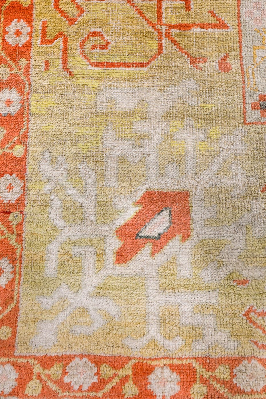 11′ x 15′ Luminous Ivory and Saffron Gold Hand-Knotted Antique Western Anatolian Oushak Carpet – Calligraphic Pseudo-Kufic Border