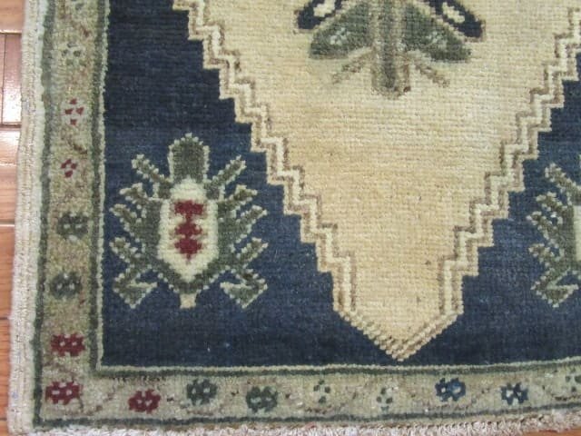 2′ x 3′ Ivory Fine Hand-Knotted Turkish Anatolian Rug – Prayer Wool