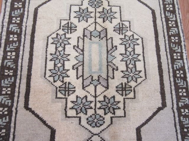 2′ x 3′ Beige Fine Hand-Knotted Turkish Anatolian Rug – Prayer Wool