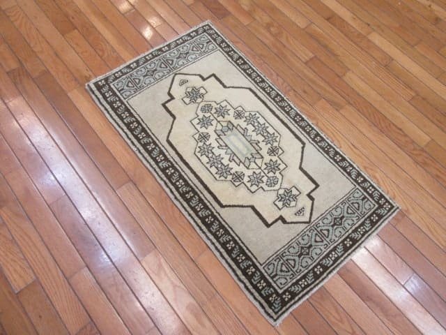 2′ x 3′ Beige Fine Hand-Knotted Turkish Anatolian Rug – Prayer Wool