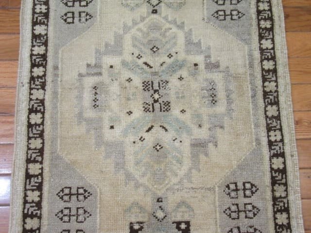 2′ x 3′ Beige Fine Hand-Knotted Turkish Anatolian Rug – Prayer Wool