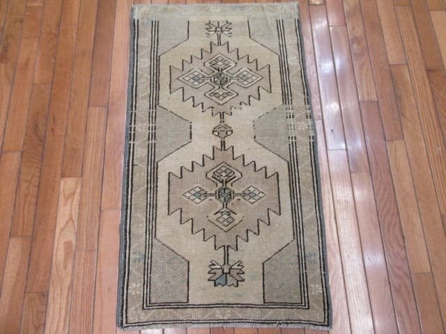 2′ x 3′ Beige Fine Hand-Knotted Turkish Anatolian Rug – Prayer Wool