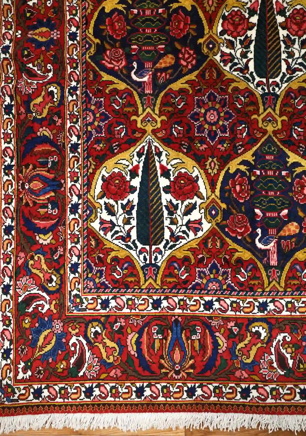 7′ x 10′ Red Fine Hand-Knotted Persian Bakhtiari Rug – Traditional Wool