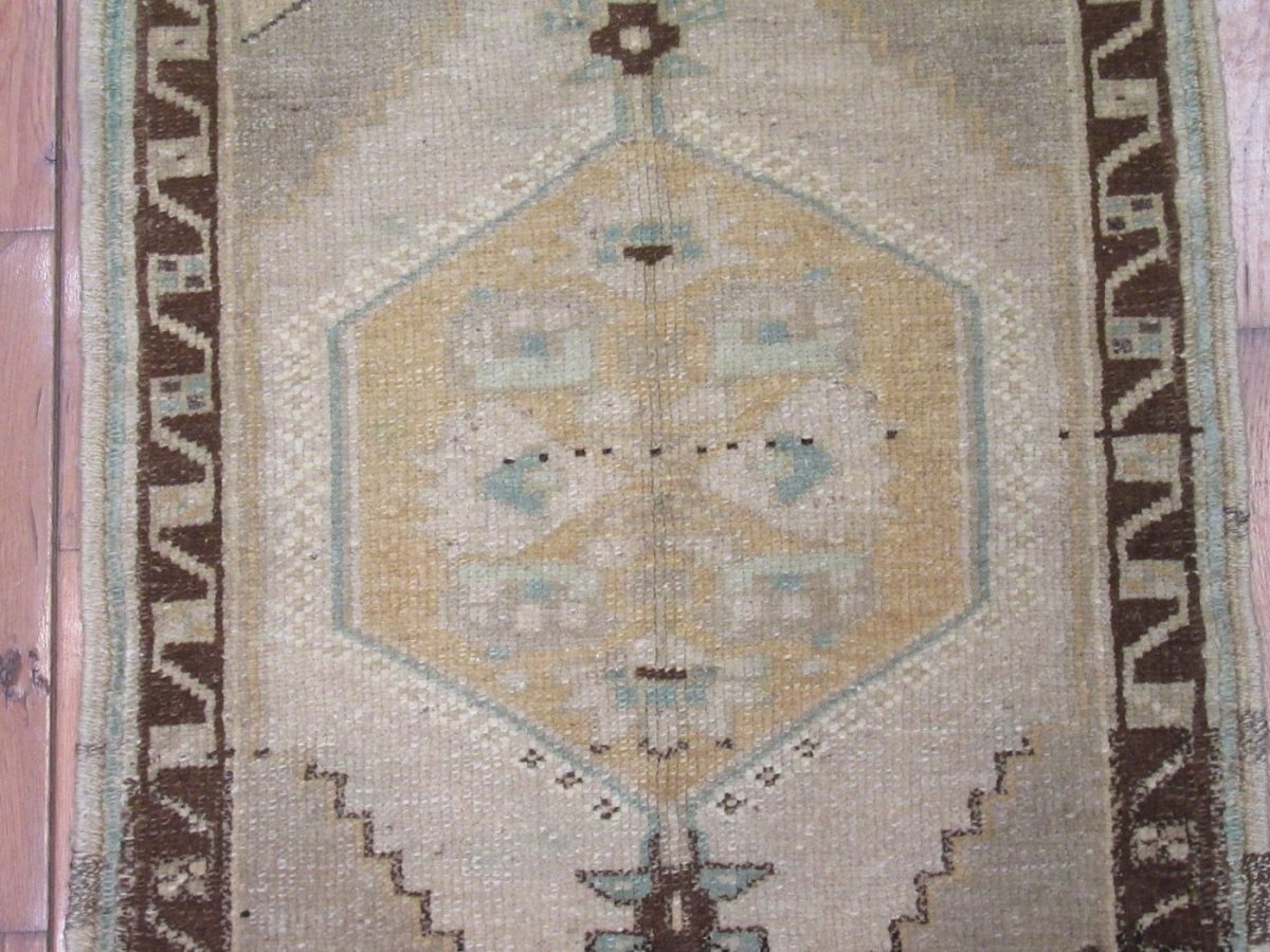 2′ x 3′ Turkish Beige Rug Transitional Wool