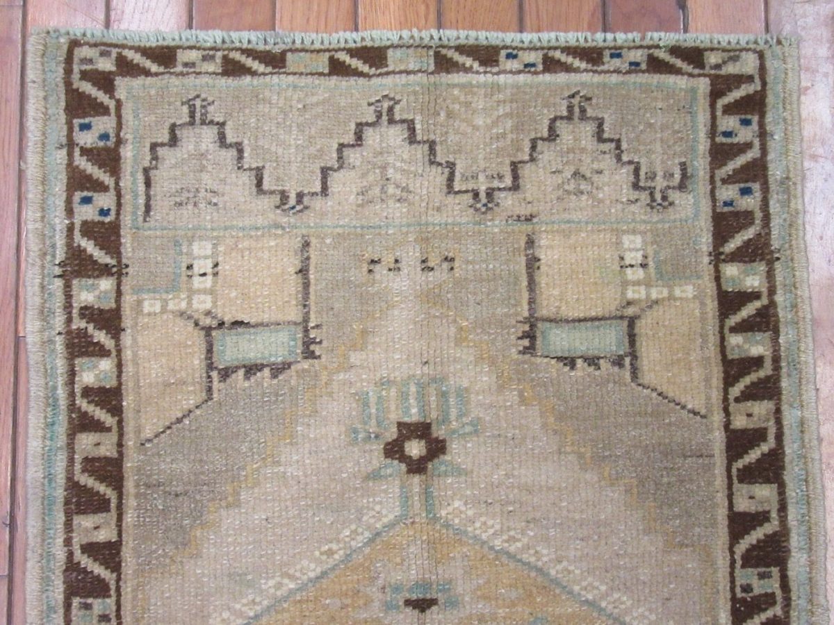 2′ x 3′ Turkish Beige Rug Transitional Wool