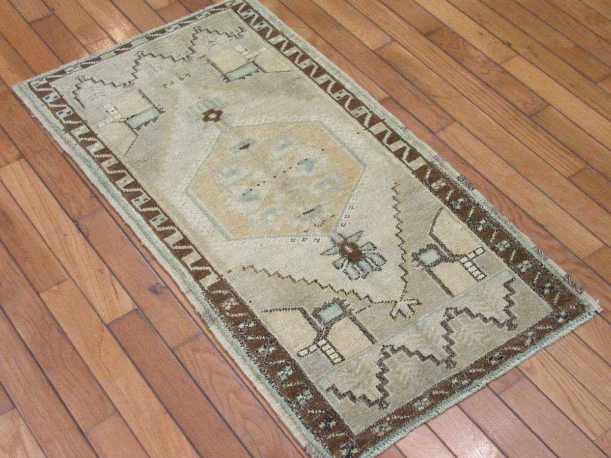 2′ x 3′ Turkish Beige Rug Transitional Wool