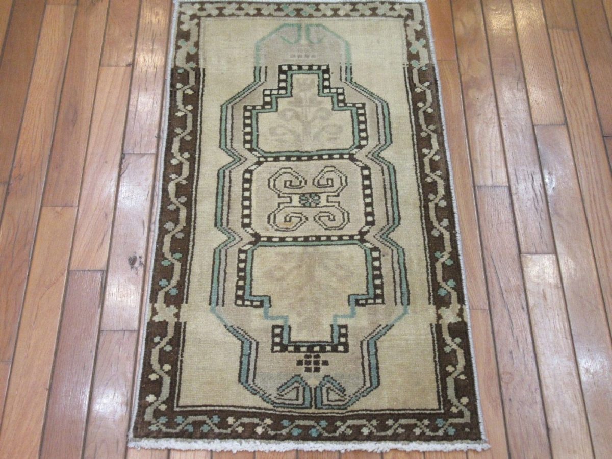 2′ x 3′ Turkish Beige Accent Rug Transitional Wool