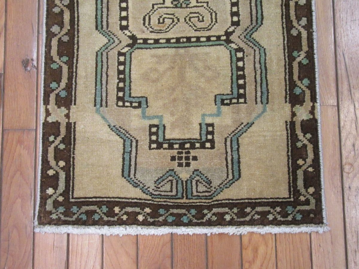 2′ x 3′ Turkish Beige Accent Rug Transitional Wool