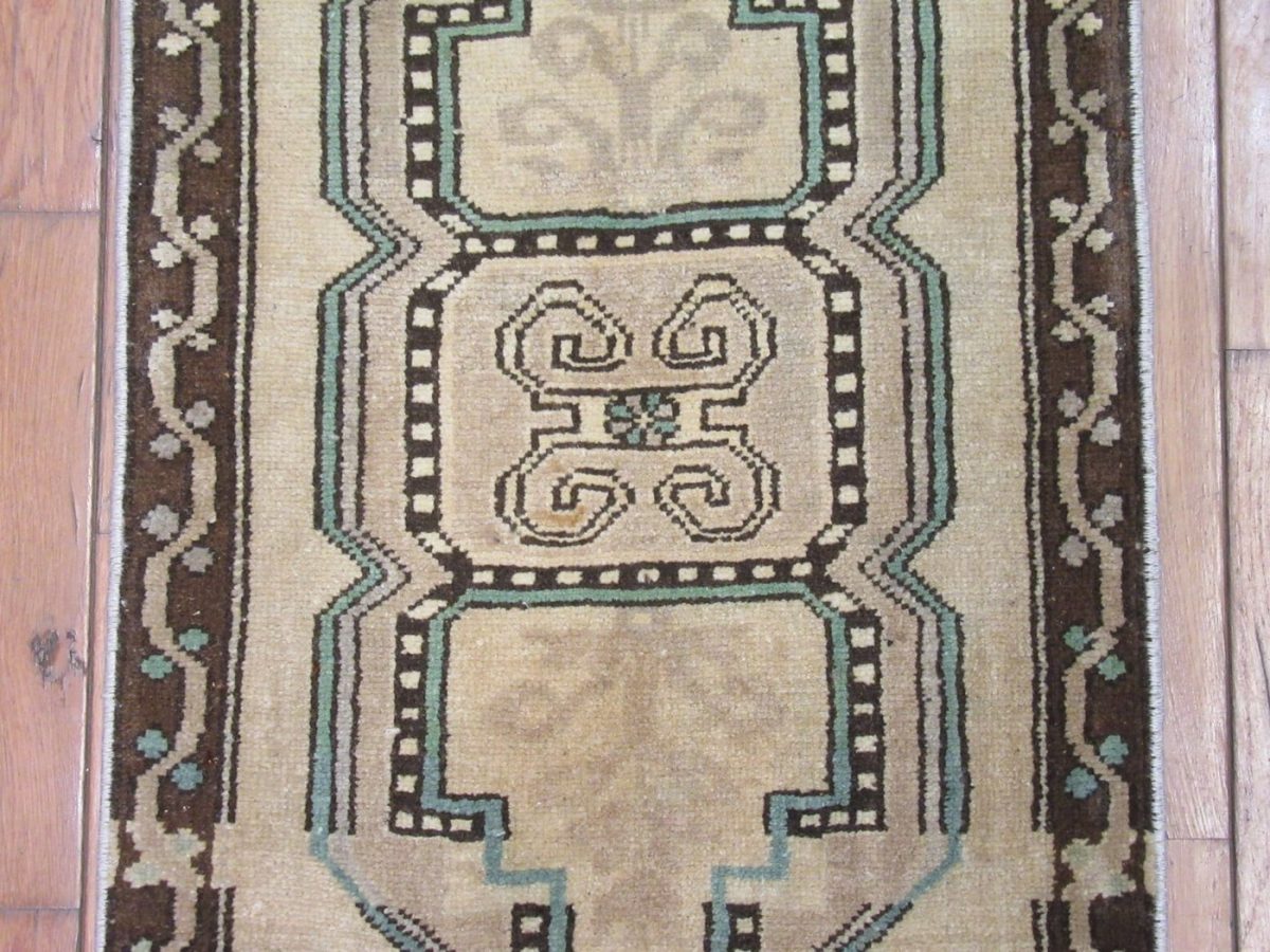 2′ x 3′ Turkish Beige Accent Rug Transitional Wool
