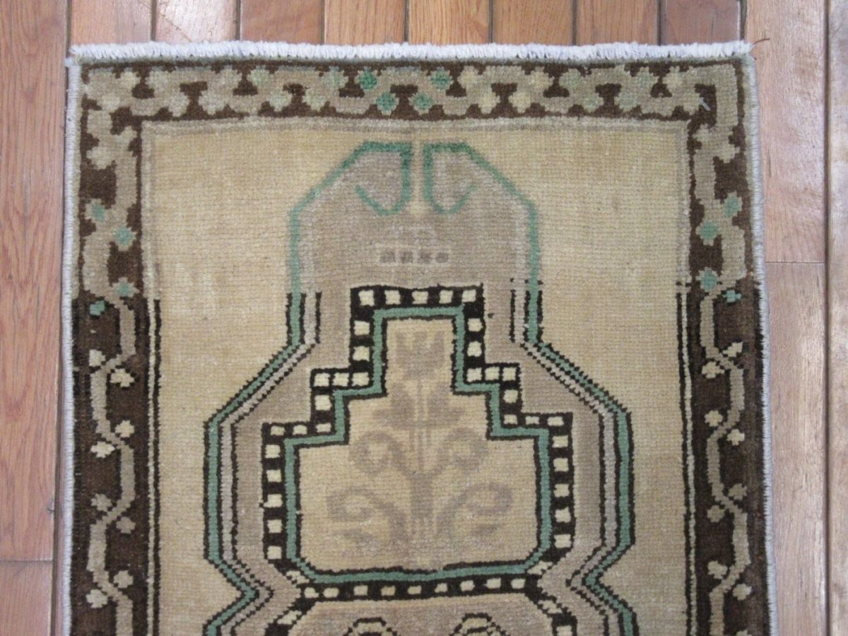 2′ x 3′ Turkish Beige Accent Rug Transitional Wool