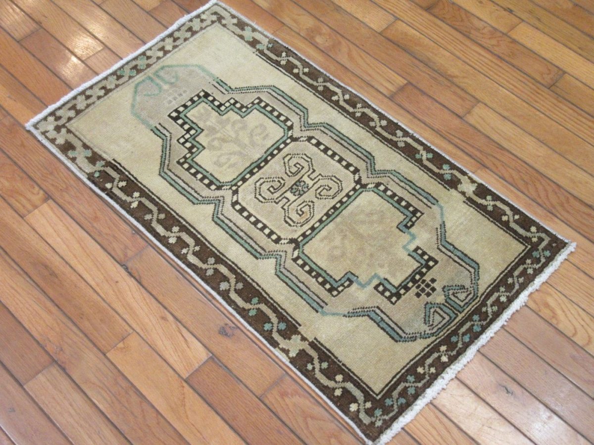 2′ x 3′ Turkish Beige Accent Rug Transitional Wool