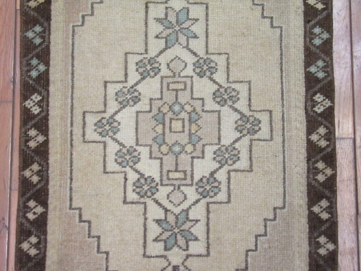 2′ x 3′ Turkish Ivory Taupe Accent Rug Transitional Wool