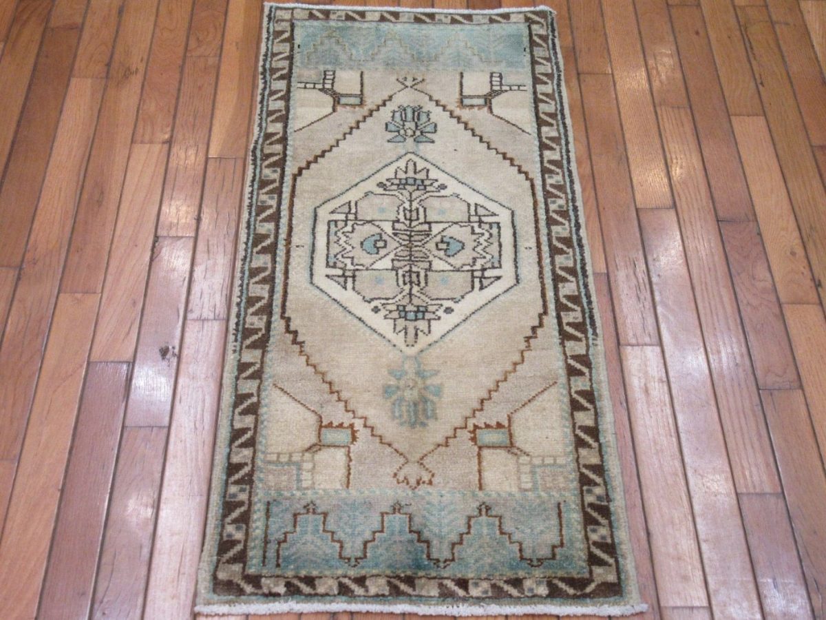 2′ x 4′ Turkish Ivory Aqua Accent Rug Transitional Wool