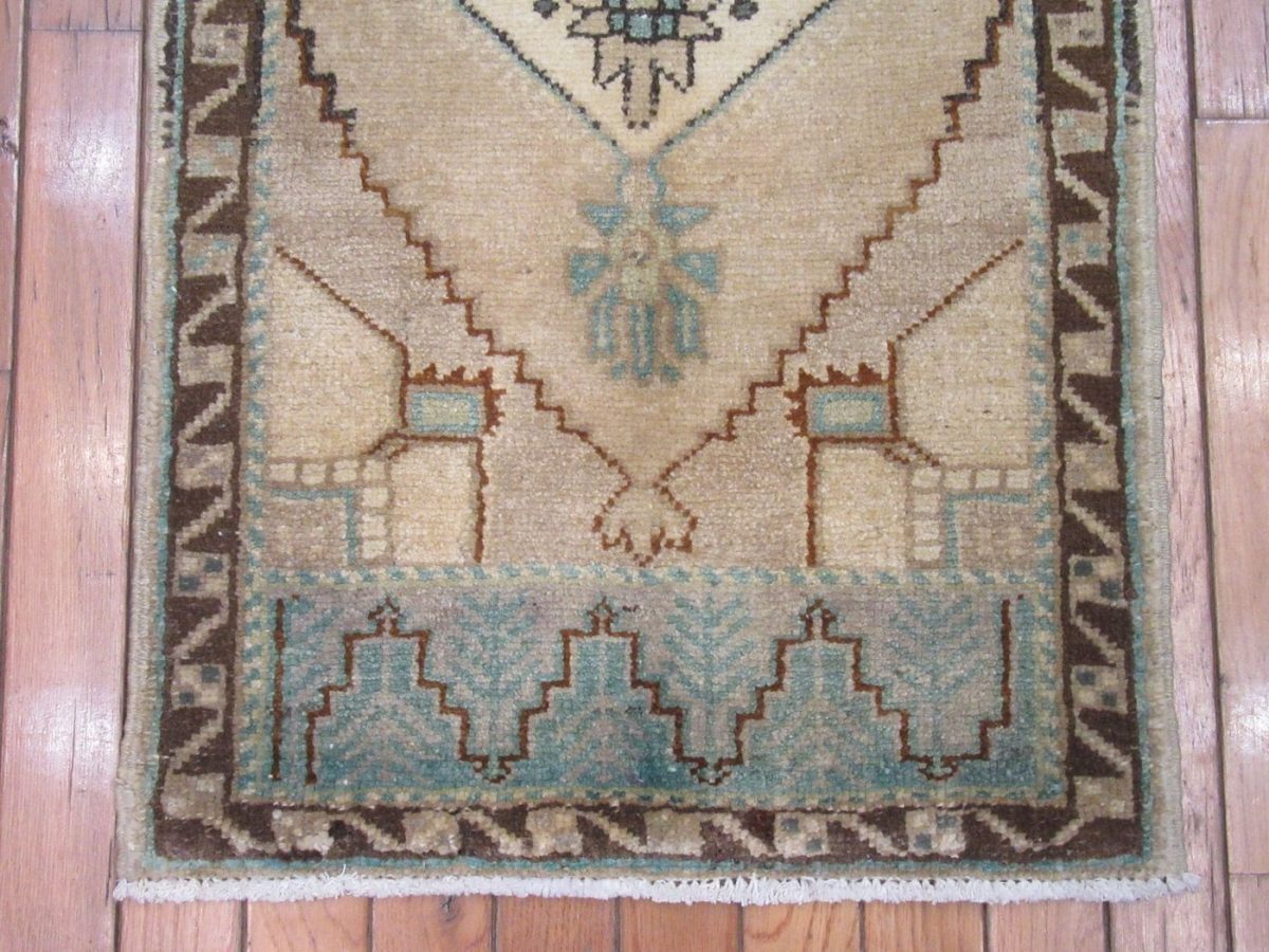 2′ x 4′ Turkish Ivory Aqua Accent Rug Transitional Wool