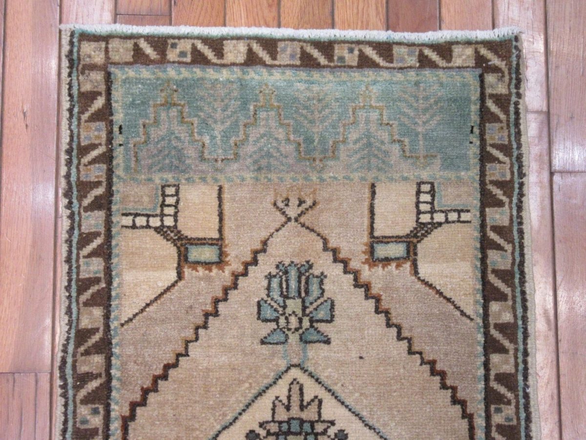 2′ x 4′ Turkish Ivory Aqua Accent Rug Transitional Wool