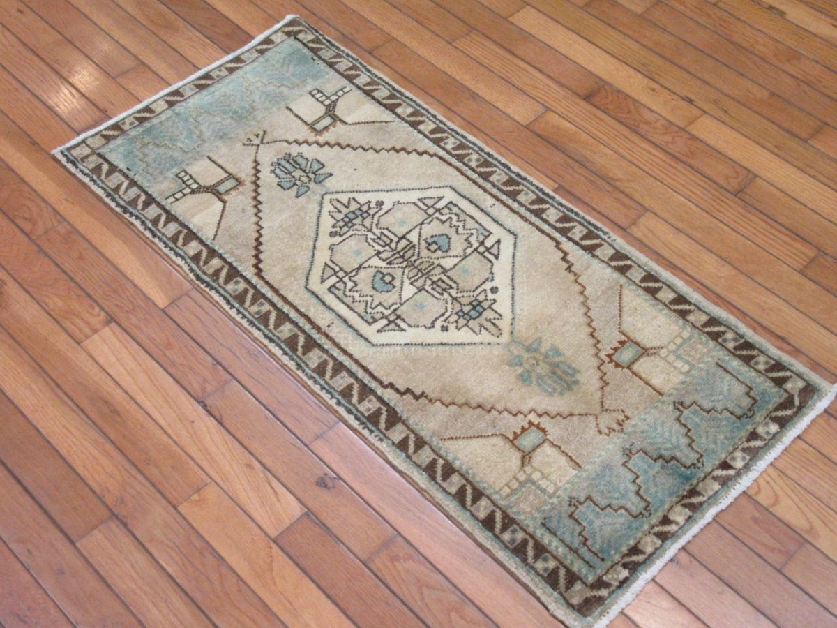 2′ x 4′ Turkish Ivory Aqua Accent Rug Transitional Wool