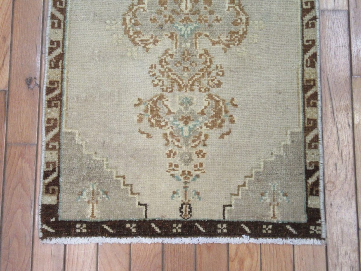2′ x 3′ Turkish Ivory Beige Accent Rug Traditional Wool