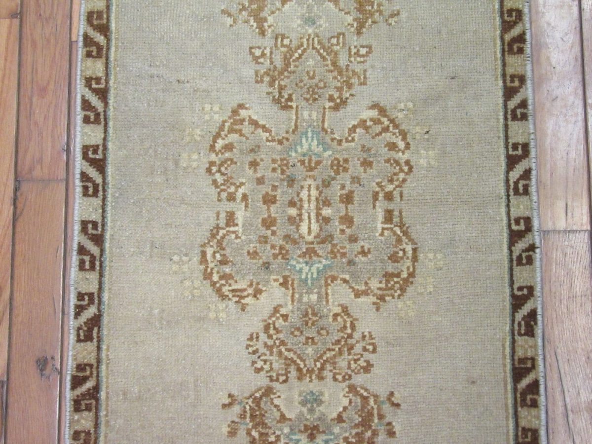 2′ x 3′ Turkish Ivory Beige Accent Rug Traditional Wool