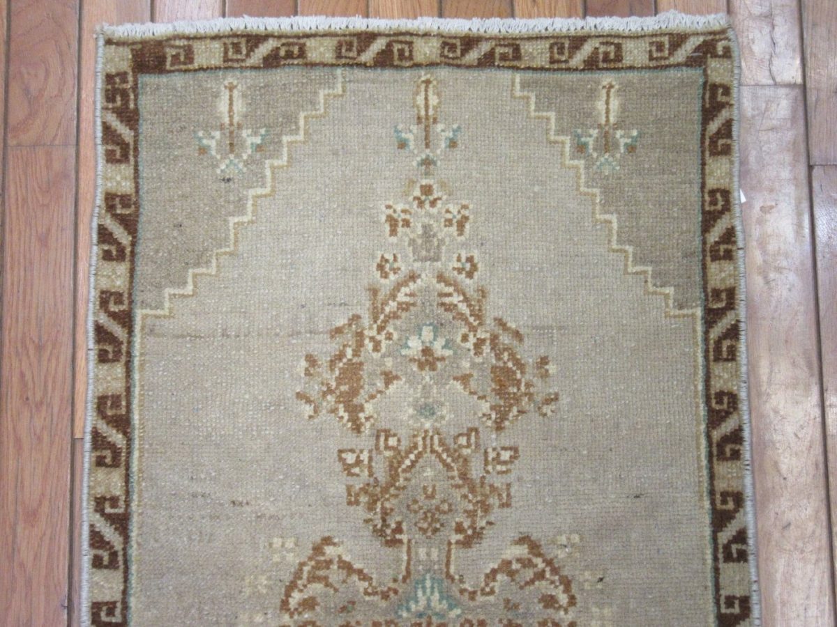 2′ x 3′ Turkish Ivory Beige Accent Rug Traditional Wool