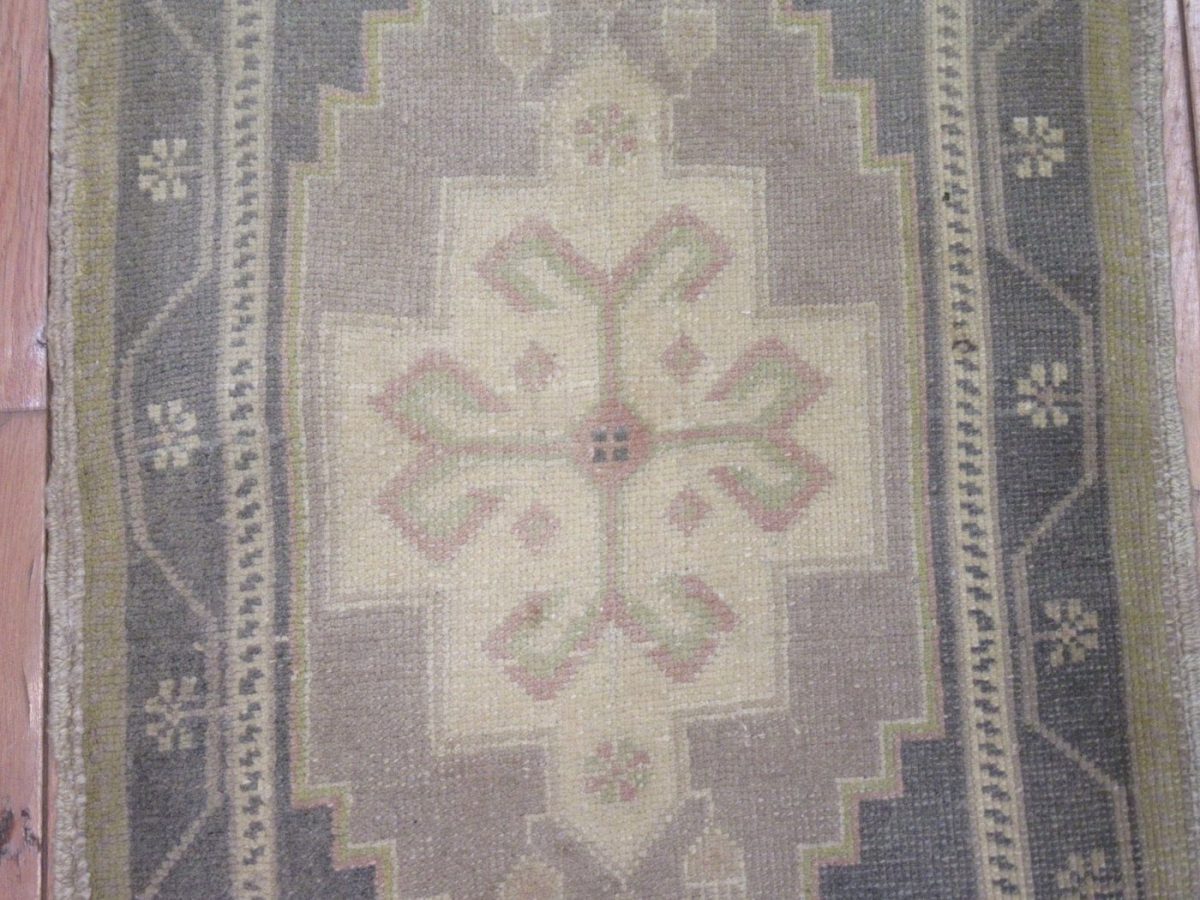 2′ x 4′ Turkish Gray Green Accent Rug Transitional Wool