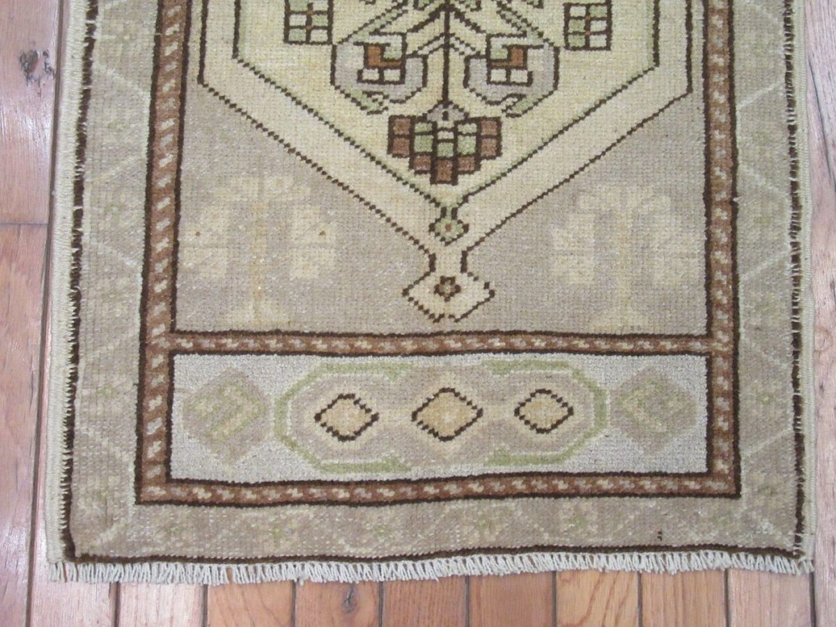 2′ x 3′ Turkish Ivory Brown Accent Rug Transitional Wool