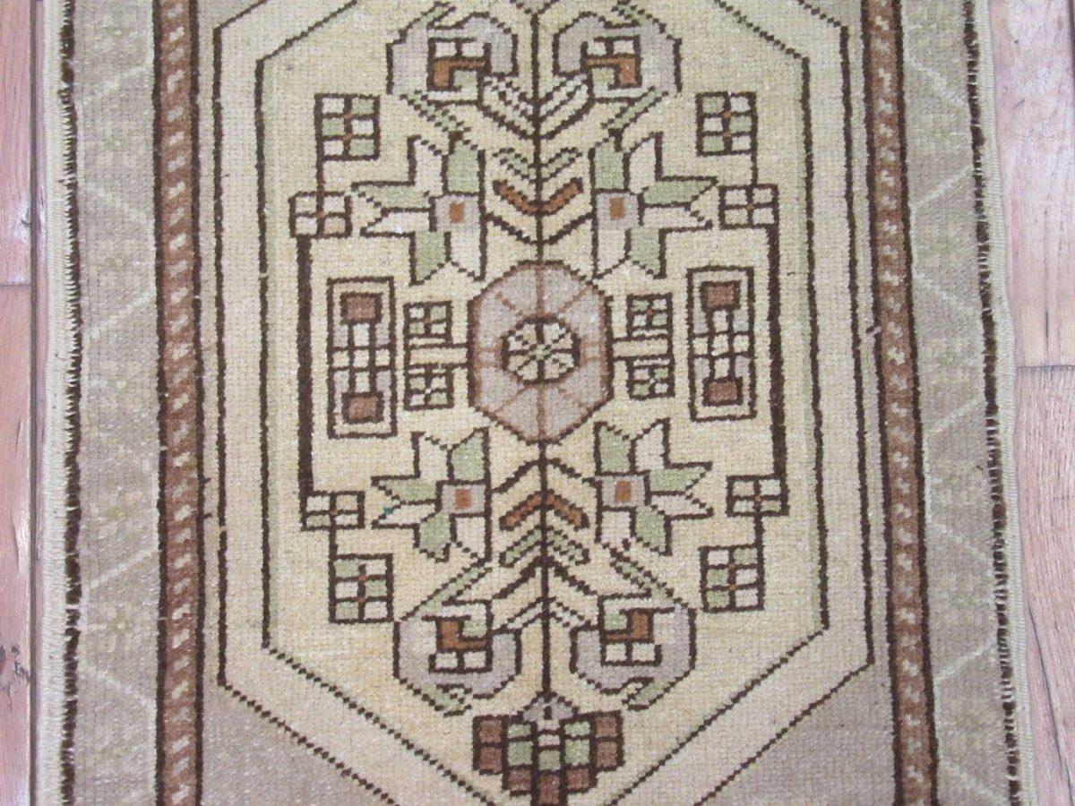 2′ x 3′ Turkish Ivory Brown Accent Rug Transitional Wool