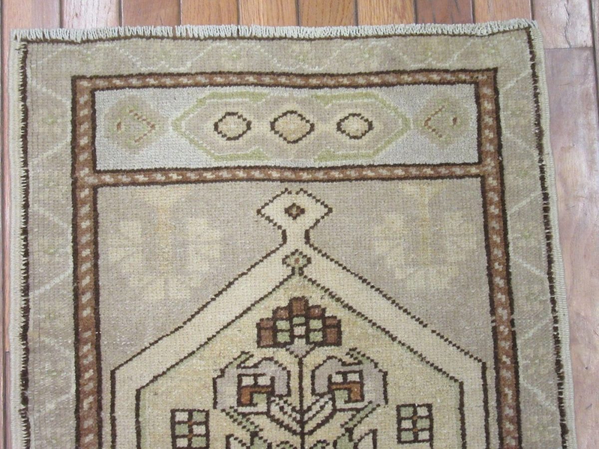2′ x 3′ Turkish Ivory Brown Accent Rug Transitional Wool