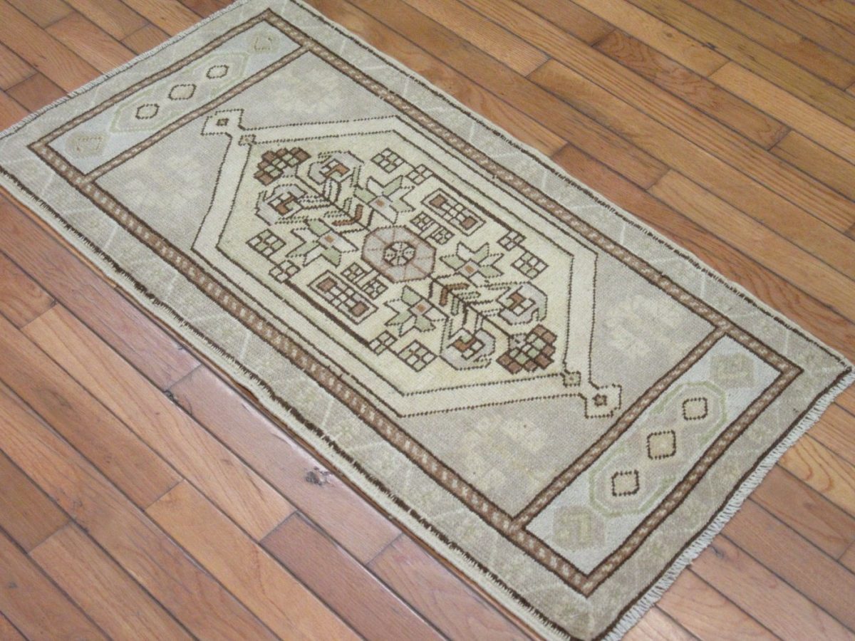 2′ x 3′ Turkish Ivory Brown Accent Rug Transitional Wool